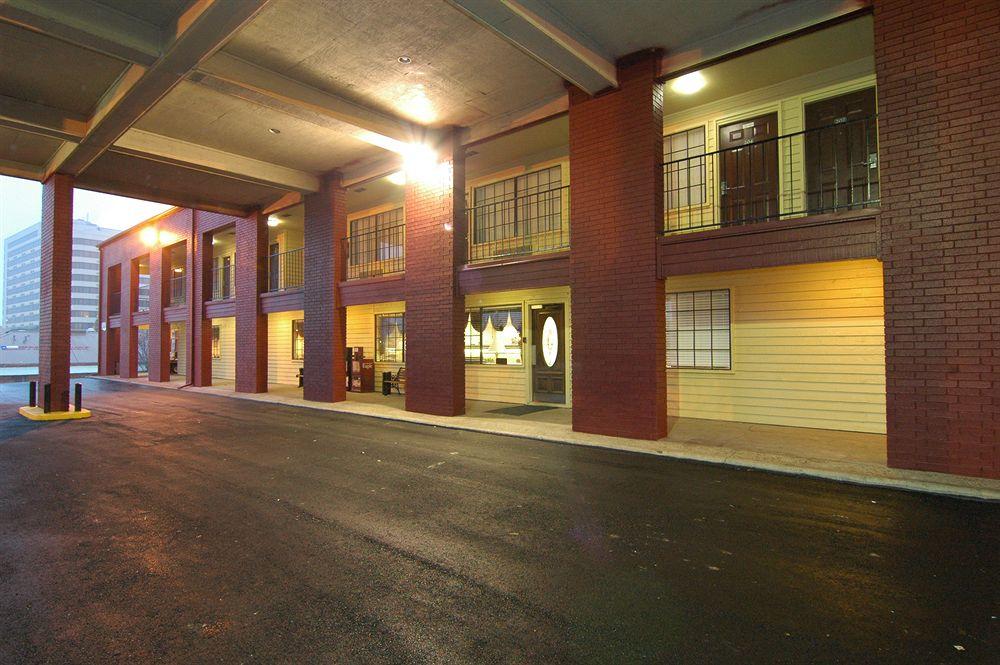 Days Inn By Wyndham College Station University Drive Buitenkant foto