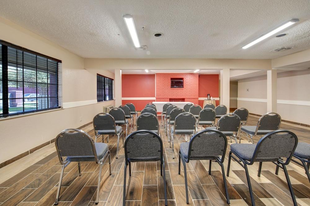 Days Inn By Wyndham College Station University Drive Buitenkant foto