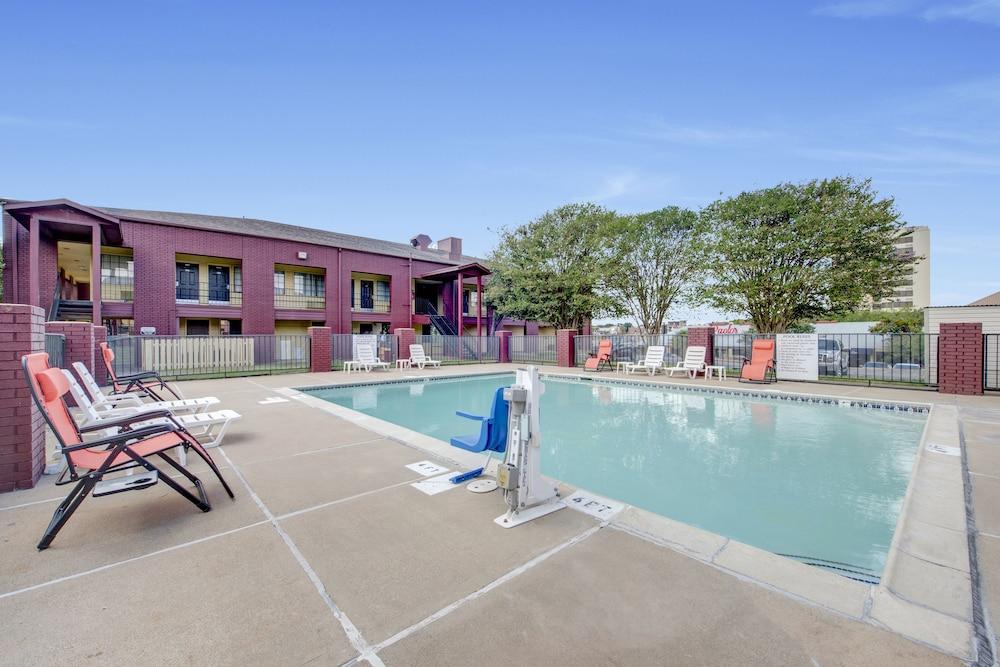 Days Inn By Wyndham College Station University Drive Buitenkant foto