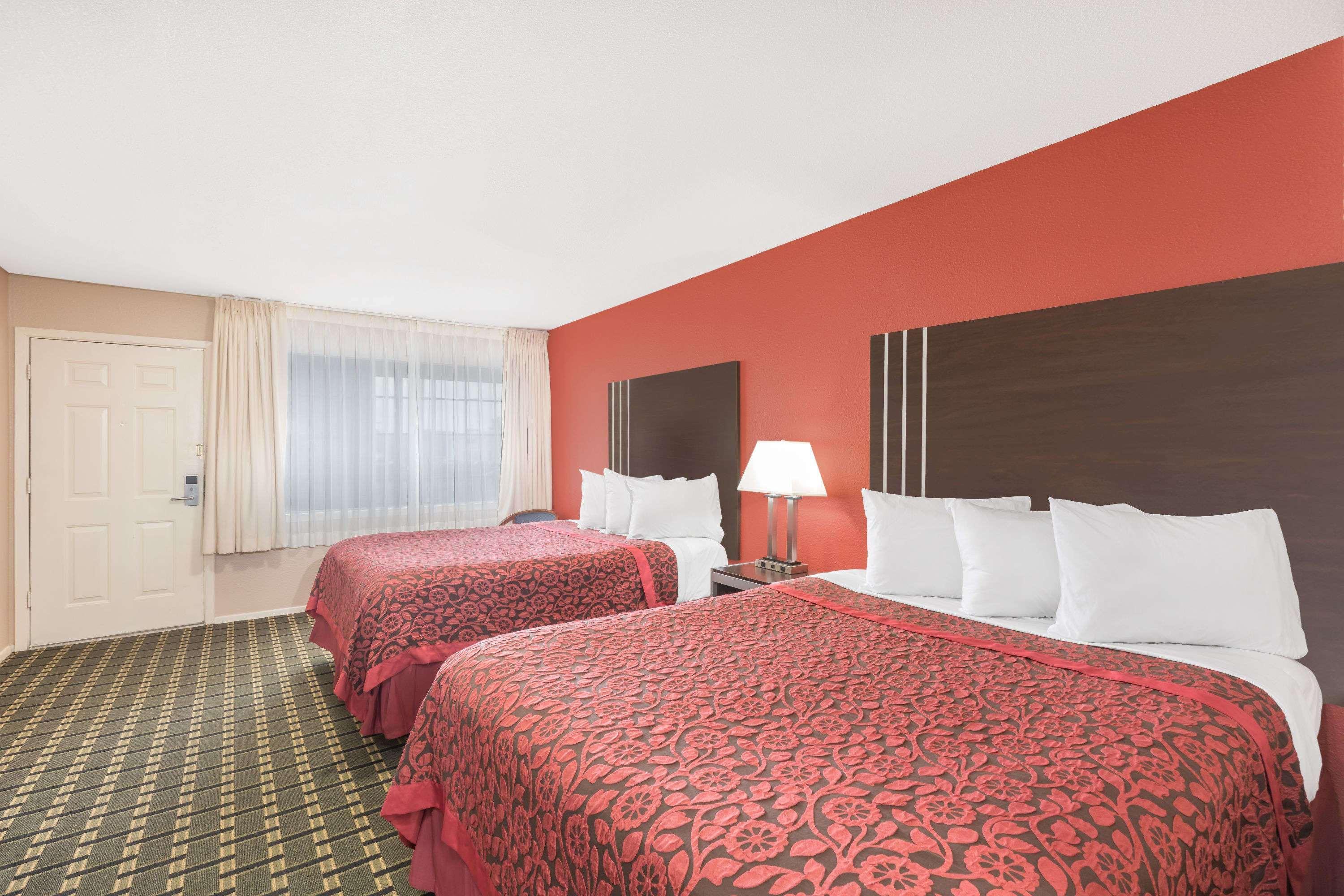 Days Inn By Wyndham College Station University Drive Buitenkant foto