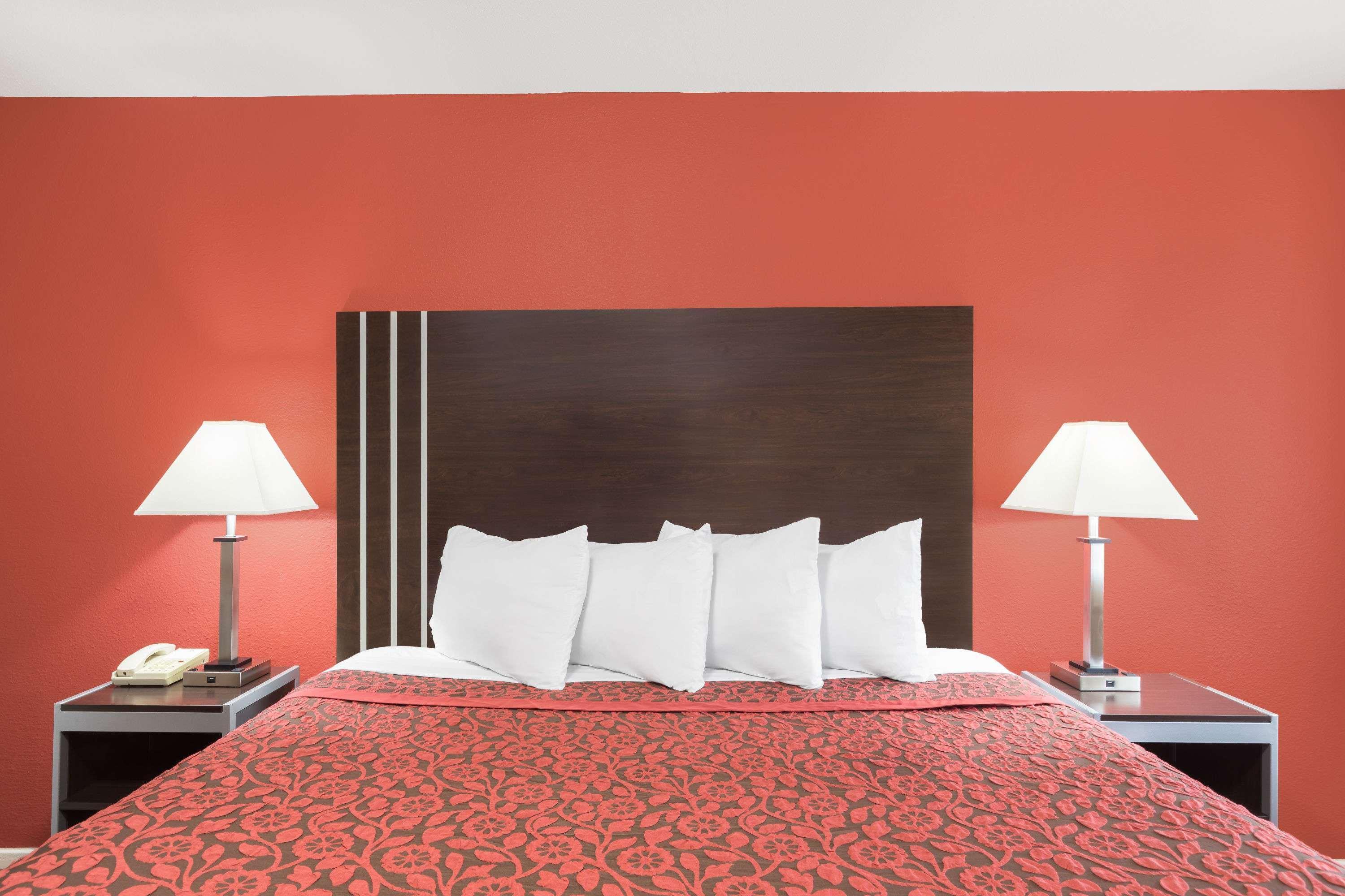 Days Inn By Wyndham College Station University Drive Buitenkant foto