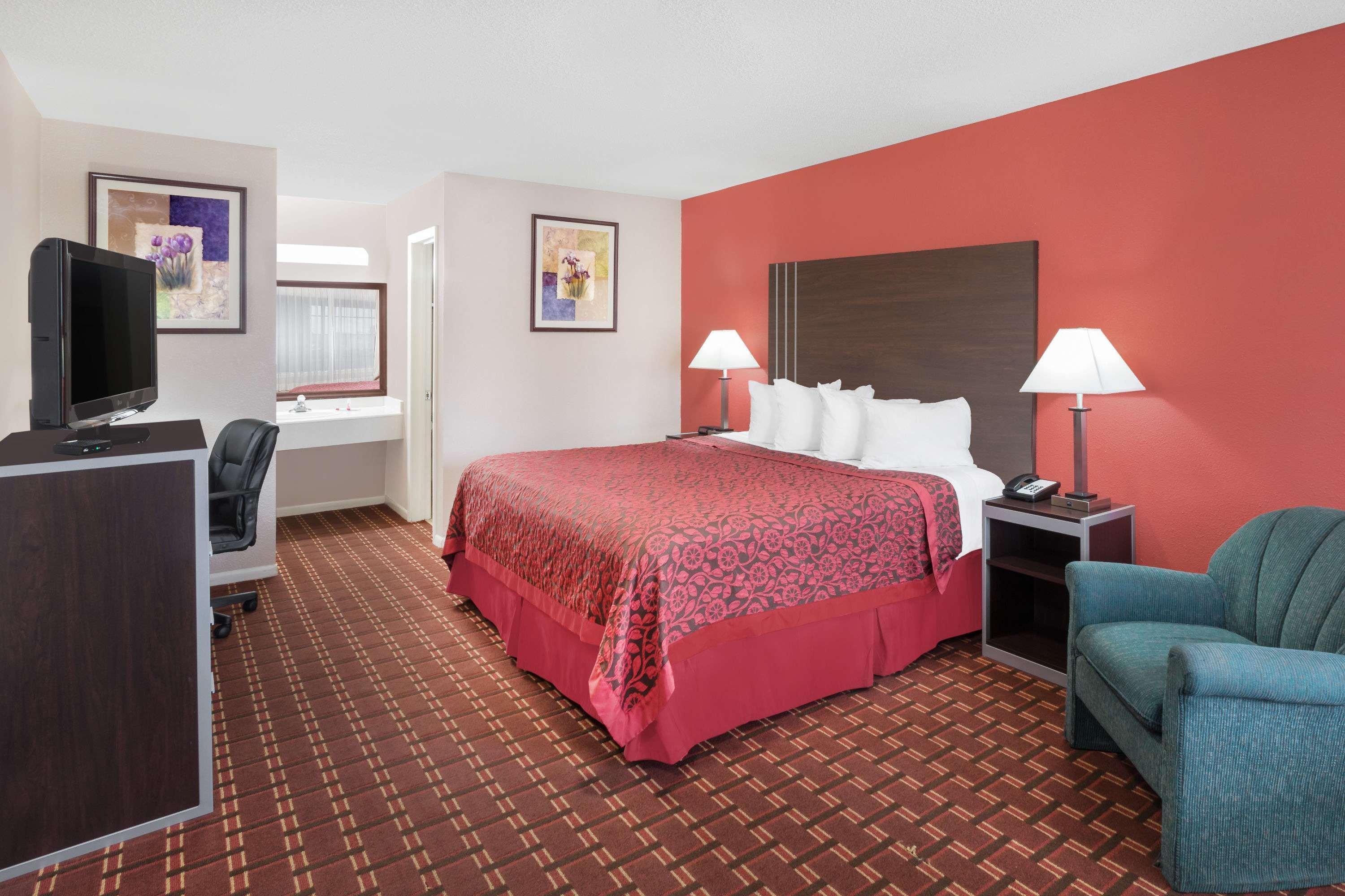 Days Inn By Wyndham College Station University Drive Buitenkant foto