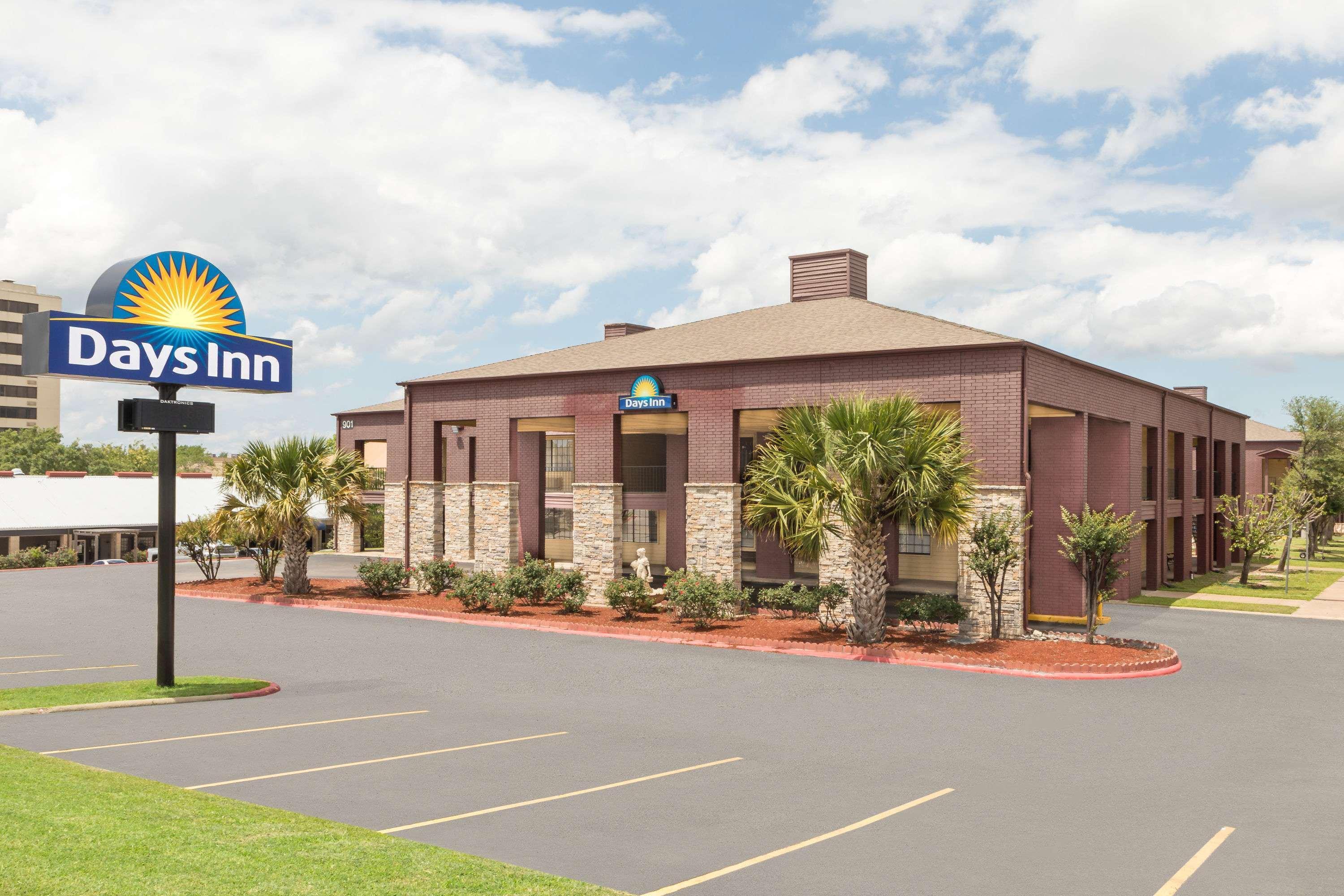 Days Inn By Wyndham College Station University Drive Buitenkant foto