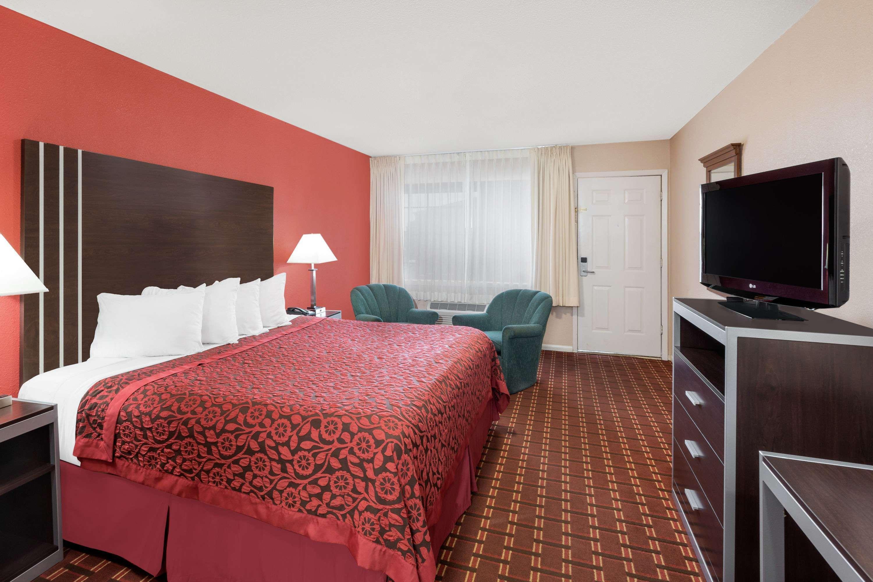 Days Inn By Wyndham College Station University Drive Buitenkant foto