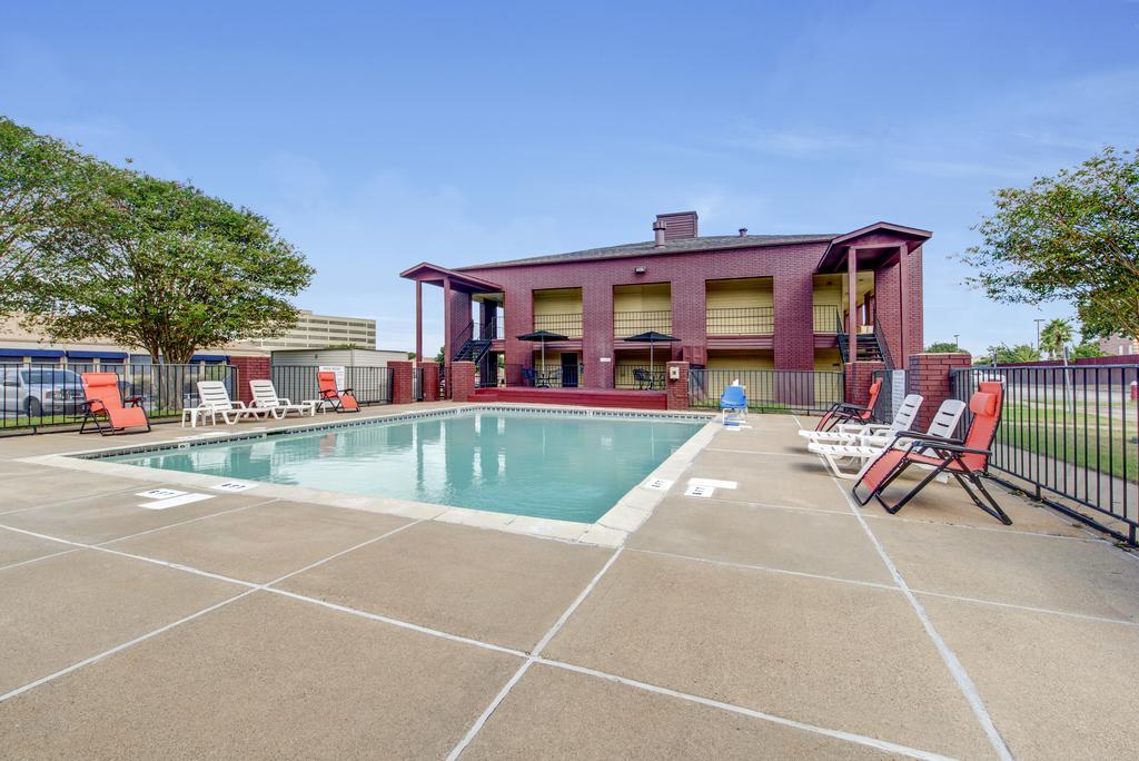 Days Inn By Wyndham College Station University Drive Buitenkant foto