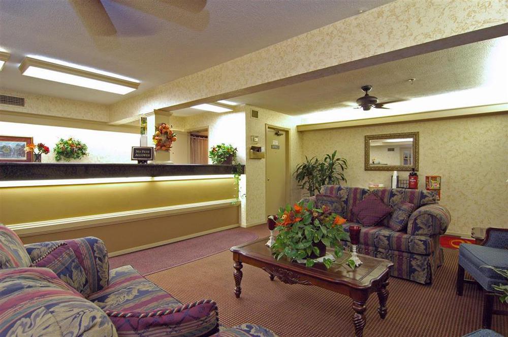Days Inn By Wyndham College Station University Drive Interieur foto